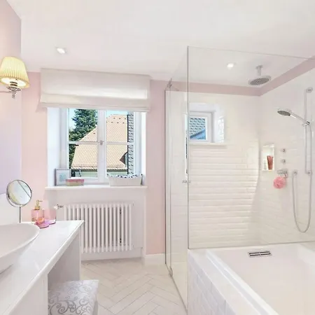 Apartment House With Private Pool And Garden *